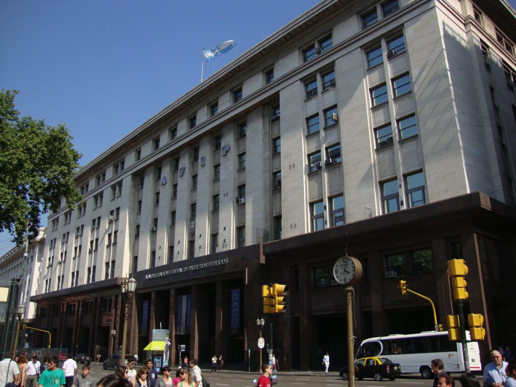 La recaudación volvió a caer en abril y encadenó el 9° mes a la baja