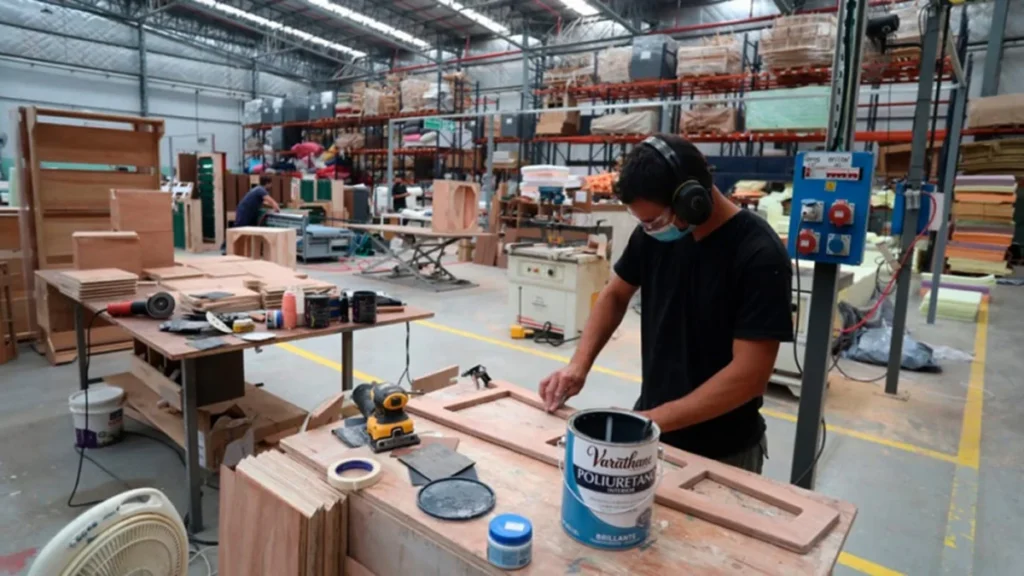 La industria volvió a caer en julio y acumula un retroceso del 2% en lo que va del año