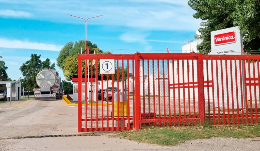 Agobiada por las deudas, paralizada y con ocho meses de atraso salarial, Lácteos Verónica pidió acceder a concurso de acreedores