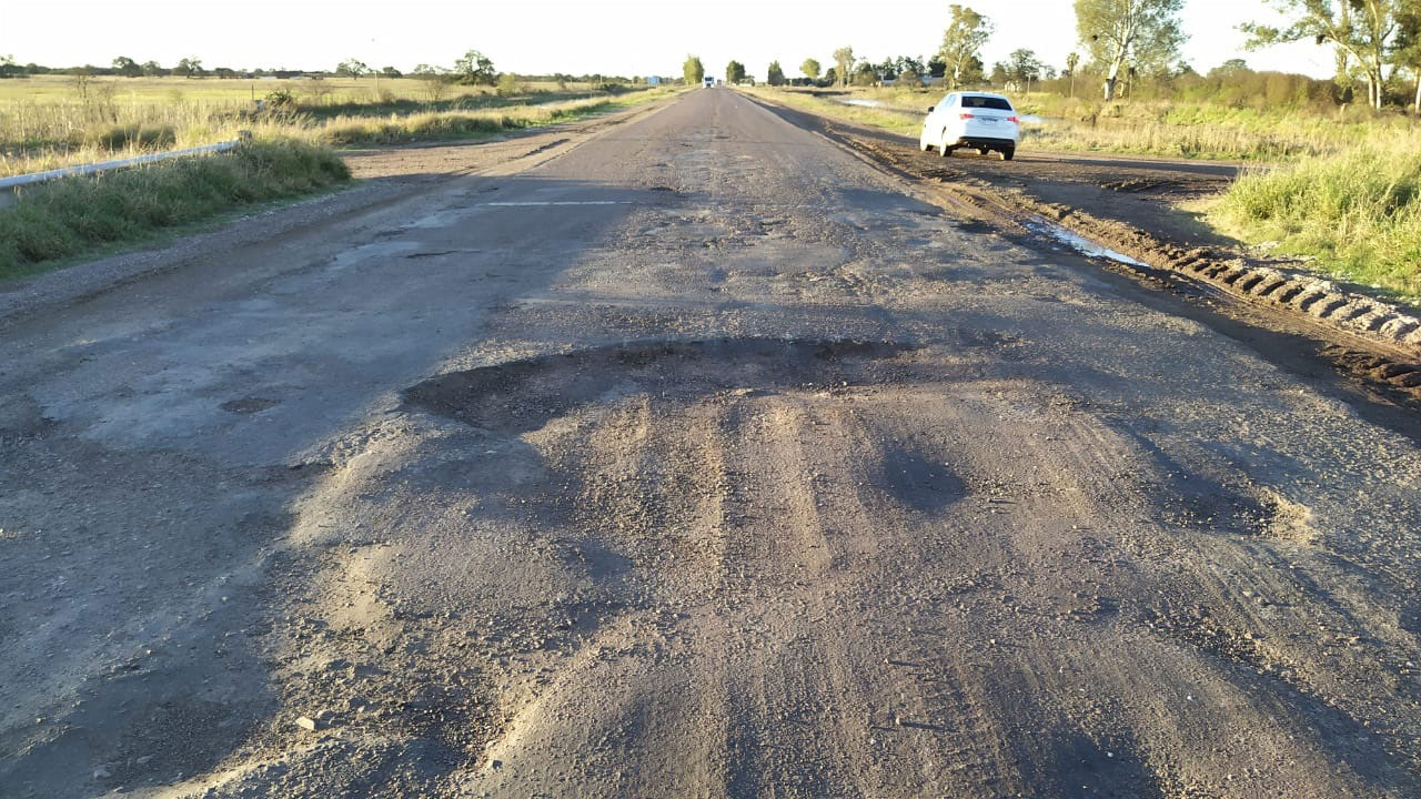 Empresas de transporte de carga le exigen al Gobierno que reparen las rutas y caminos de «manera urgente»