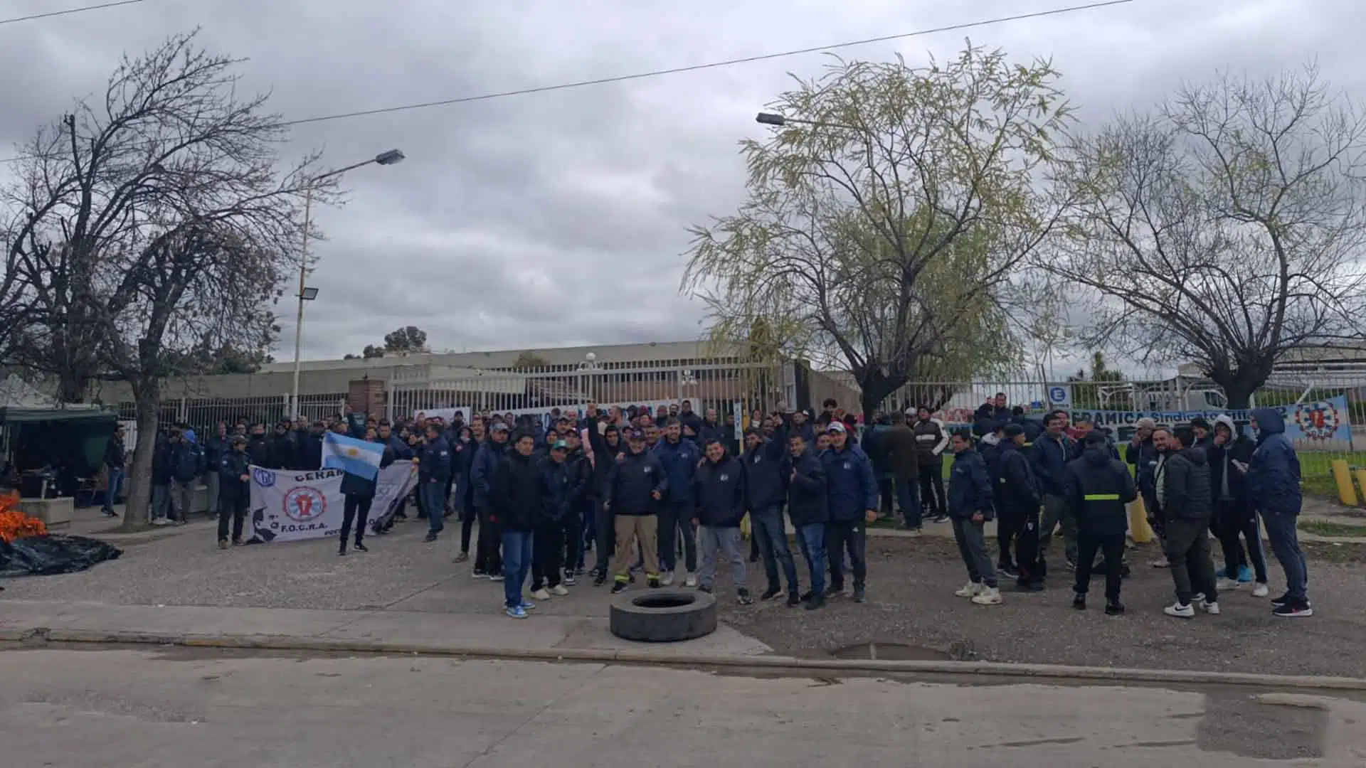 Industria en crisis: cerró una emblemática fábrica de cerámicos y despidieron a 300 trabajadores