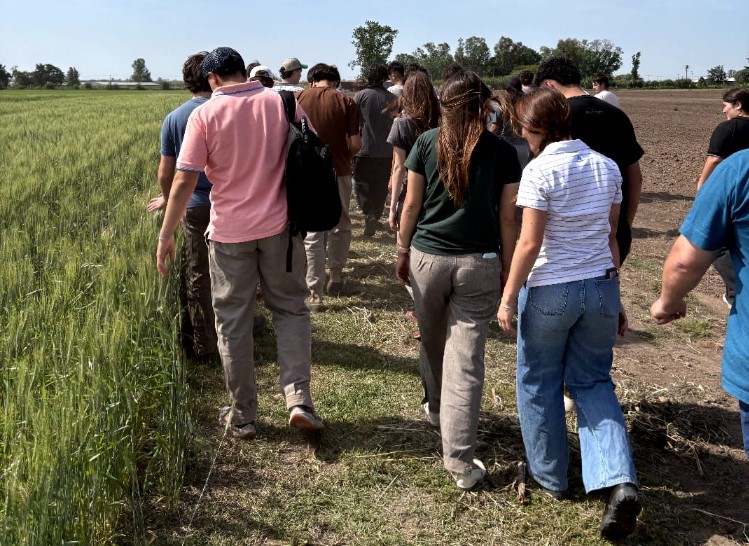 PT Farm abrió sus puertas a escuelas rurales para acercar el campo y la ciencia a los jóvenes