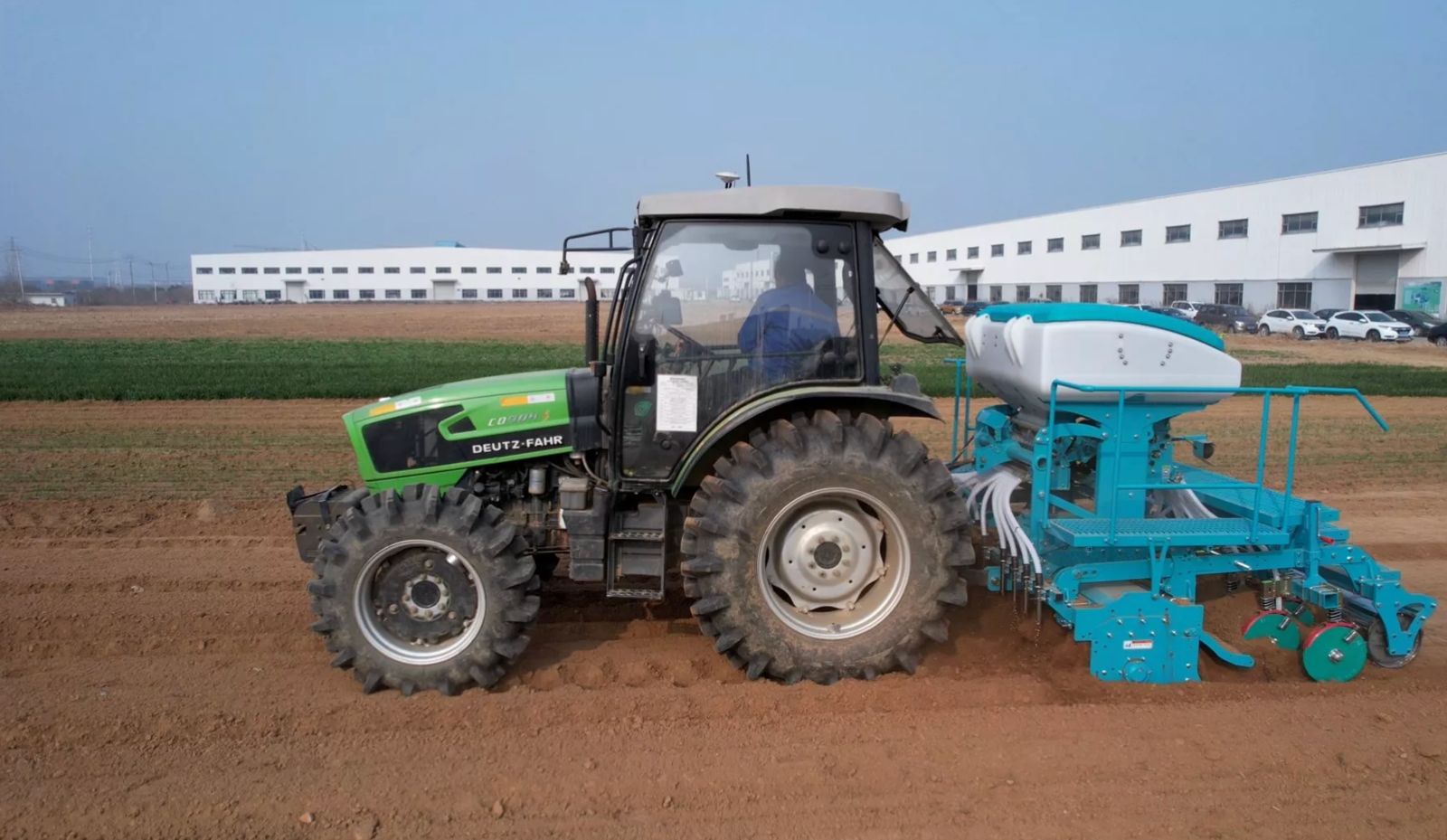 VAF Electrónica lanzó una fertilizadora adaptable a múltiples implementos