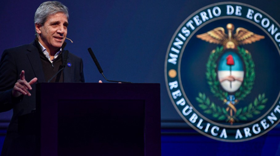 Caputo, confiado: “la economía se va a llevar puesta a la política en 2027, y el Presidente ganará las elecciones»
