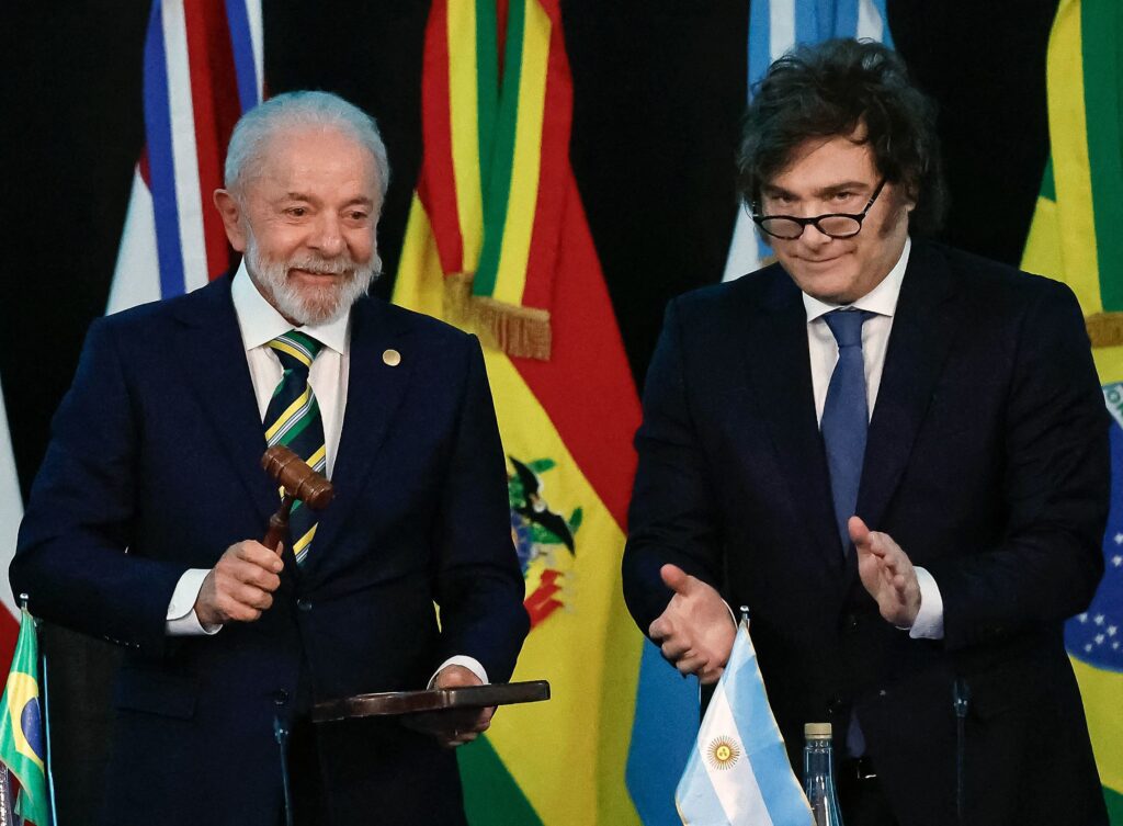 Handout picture released by the Brazilian Presidency showing Brazil's President Luiz Inacio Lula da Silva (L) and Argentina's President Javier Milei during the ceremony to transfer the pro tempore presidency of Mercosur from Argentina to Brazil in Buenos Aires, Argentina, on July 3, 2025, within the 66th Summit of Leaders of Mercosur and Associated States. The fate of a landmark trade deal with the European Union, which France is trying to block, loomed over a gathering of South America's Mercosur bloc gathering. Brussels in December struck a deal with Mercosur's founding members to create a free trade zone of around 700 million consumers, though it still needs to be ratified by EU member states. (Photo by Ricardo STUCKERT / Brazilian Presidency / AFP) / RESTRICTED TO EDITORIAL USE - MANDATORY CREDIT 'AFP PHOTO / BRAZIL'S PRESIDENCY PRESS OFFICE' - NO MARKETING - NO ADVERTISING CAMPAIGNS - DISTRIBUTED AS A SERVICE TO CLIENTS
