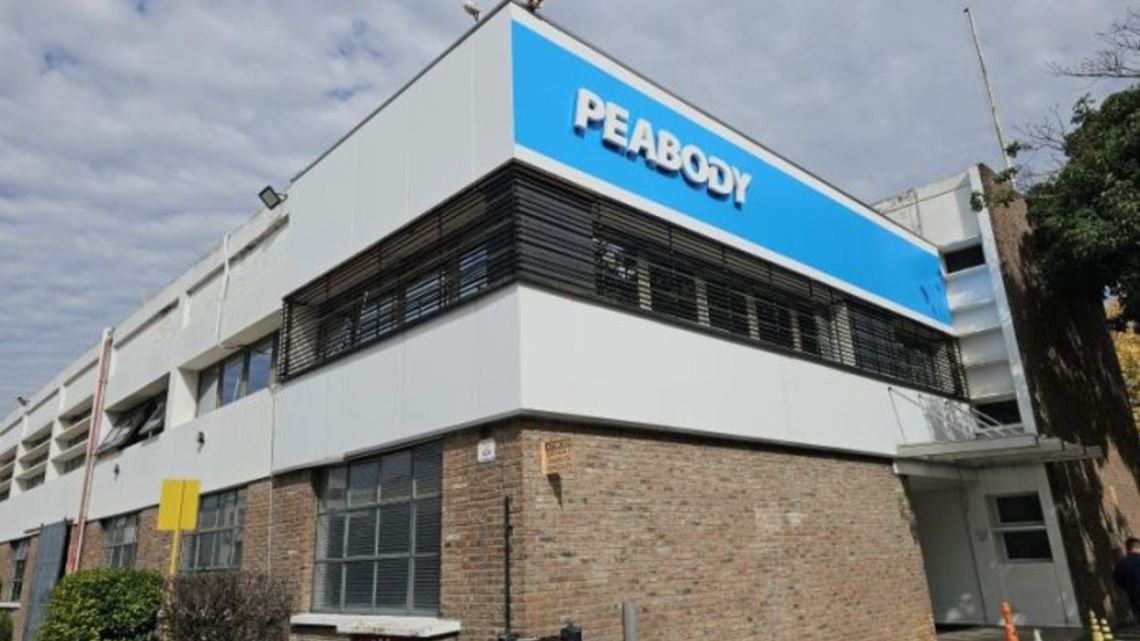 Signo de época: otra empresa deja de fabricar en el país y se convierte en importadora