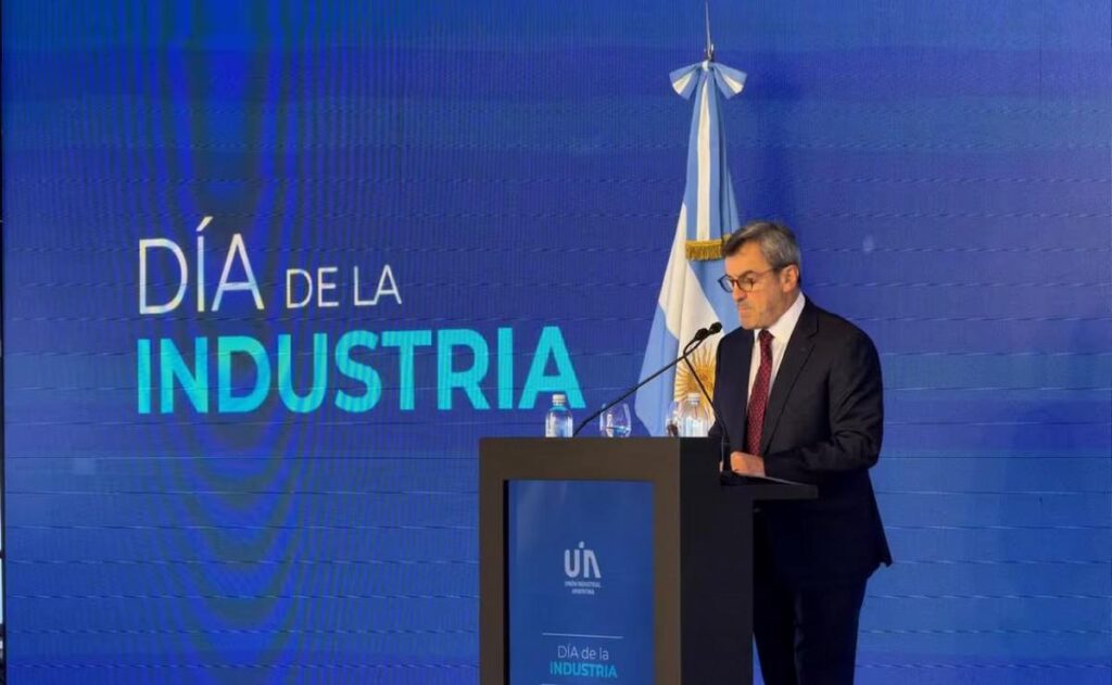 Día de la Industria: la UIA dijo que se perdieron 90.000 puestos laborales y pidió «respeto»: la respuesta de Caputo