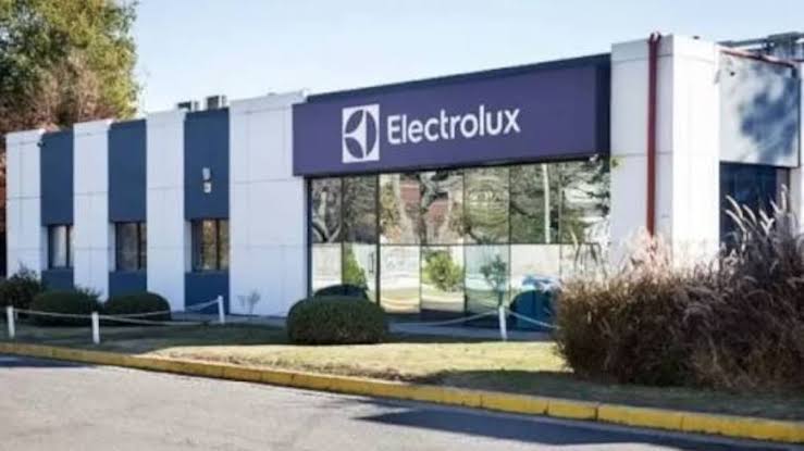 Electrolux cierra su planta en Rosario y abandona la fabricación en la Argentina para importar el 100% de sus productos
