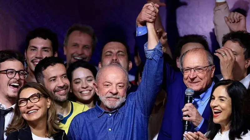 La reelección de Lula golpeó a los mercados argentinos: el riesgo país subió casi 7% y el dólar trepó $11,50