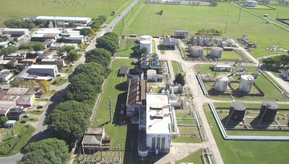 Sociedad entre YPF y petrolera francesa anuncia inversión de US$ 400 millones en combustible para aviación